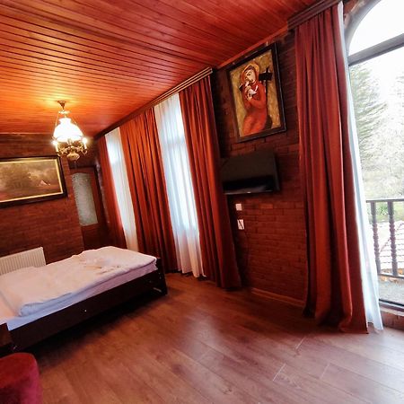 Chateau Chikovani Hotel Gordi Buitenkant foto