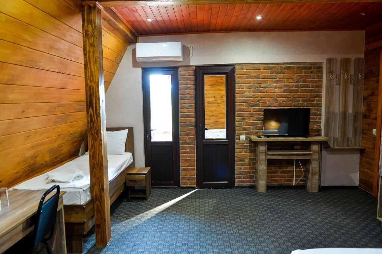 Chateau Chikovani Hotel Gordi Buitenkant foto
