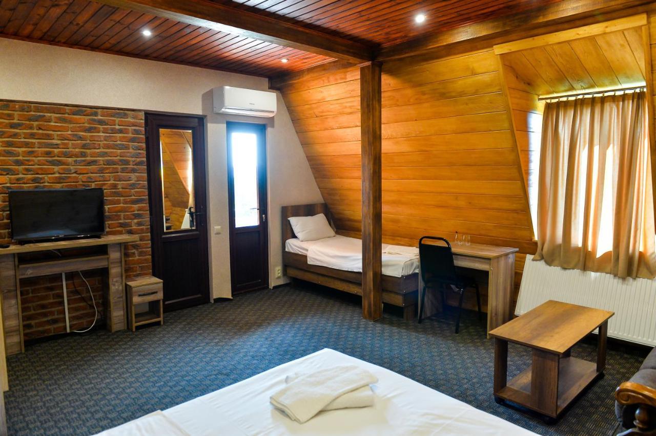 Chateau Chikovani Hotel Gordi Buitenkant foto