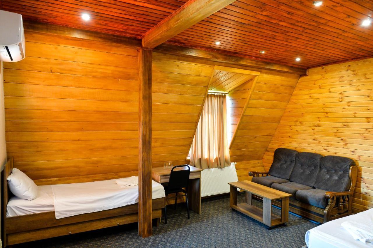 Chateau Chikovani Hotel Gordi Buitenkant foto