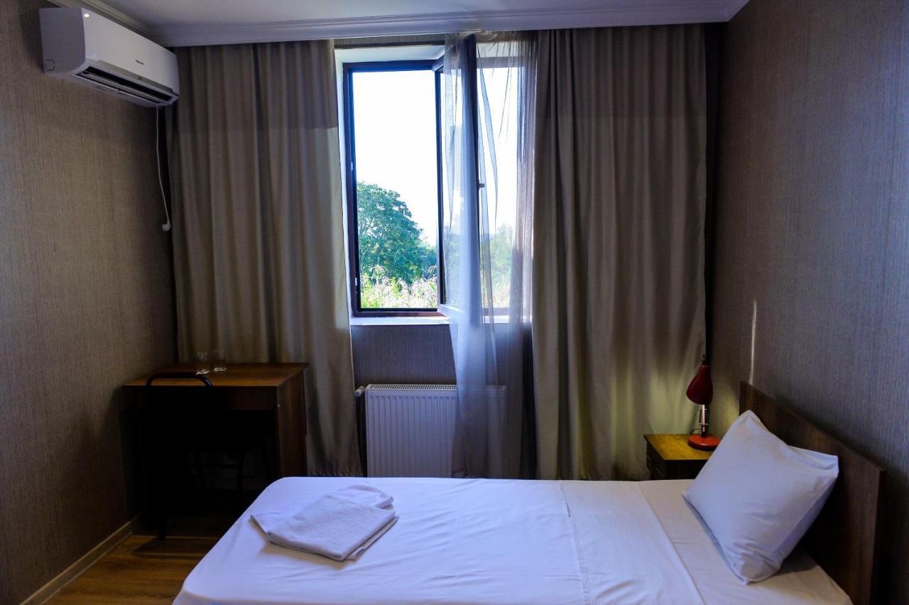 Chateau Chikovani Hotel Gordi Buitenkant foto
