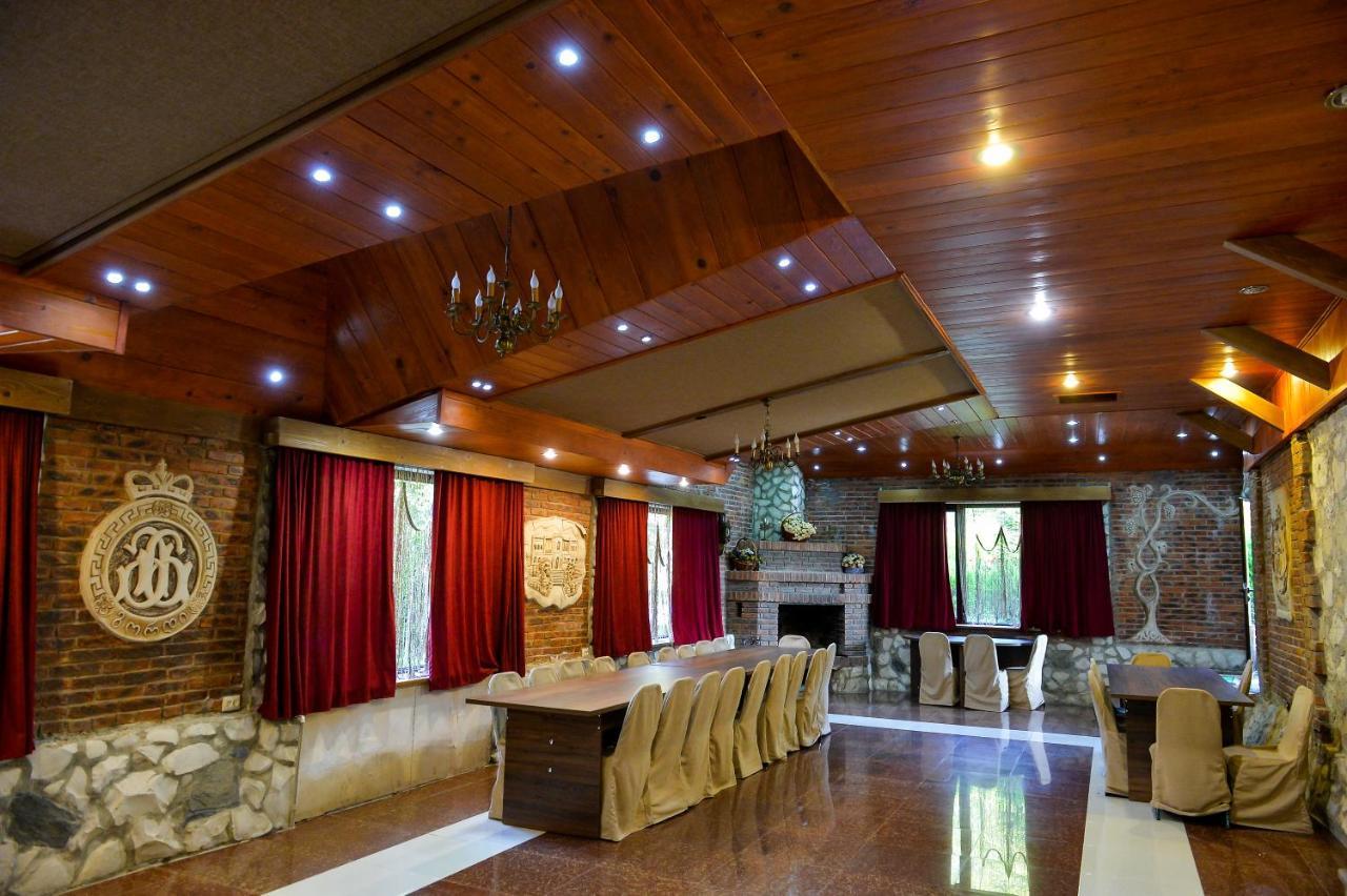 Chateau Chikovani Hotel Gordi Buitenkant foto