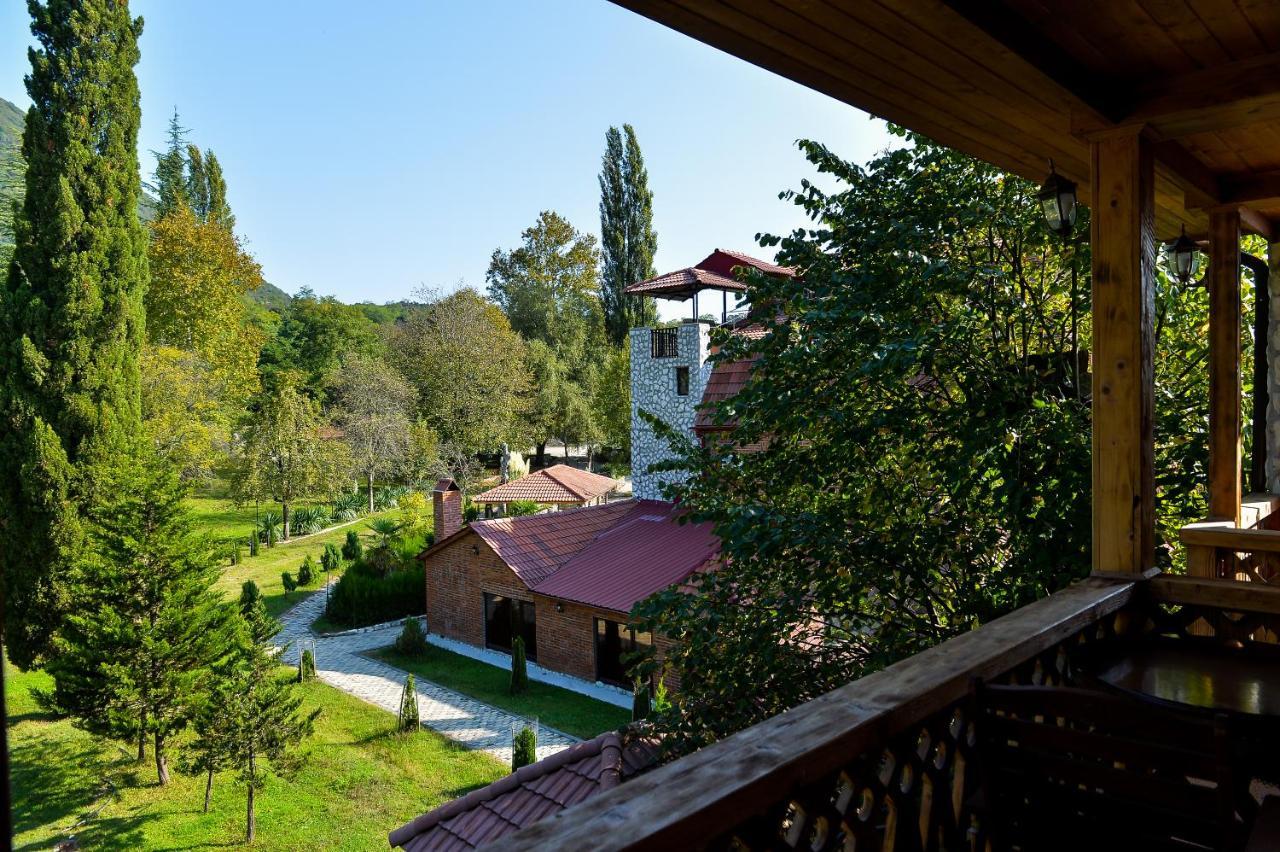 Chateau Chikovani Hotel Gordi Buitenkant foto