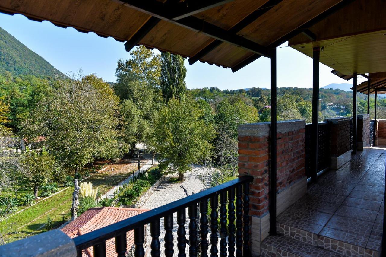 Chateau Chikovani Hotel Gordi Buitenkant foto