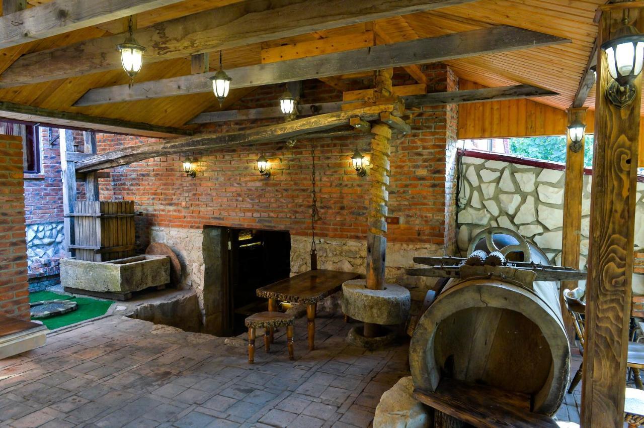 Chateau Chikovani Hotel Gordi Buitenkant foto