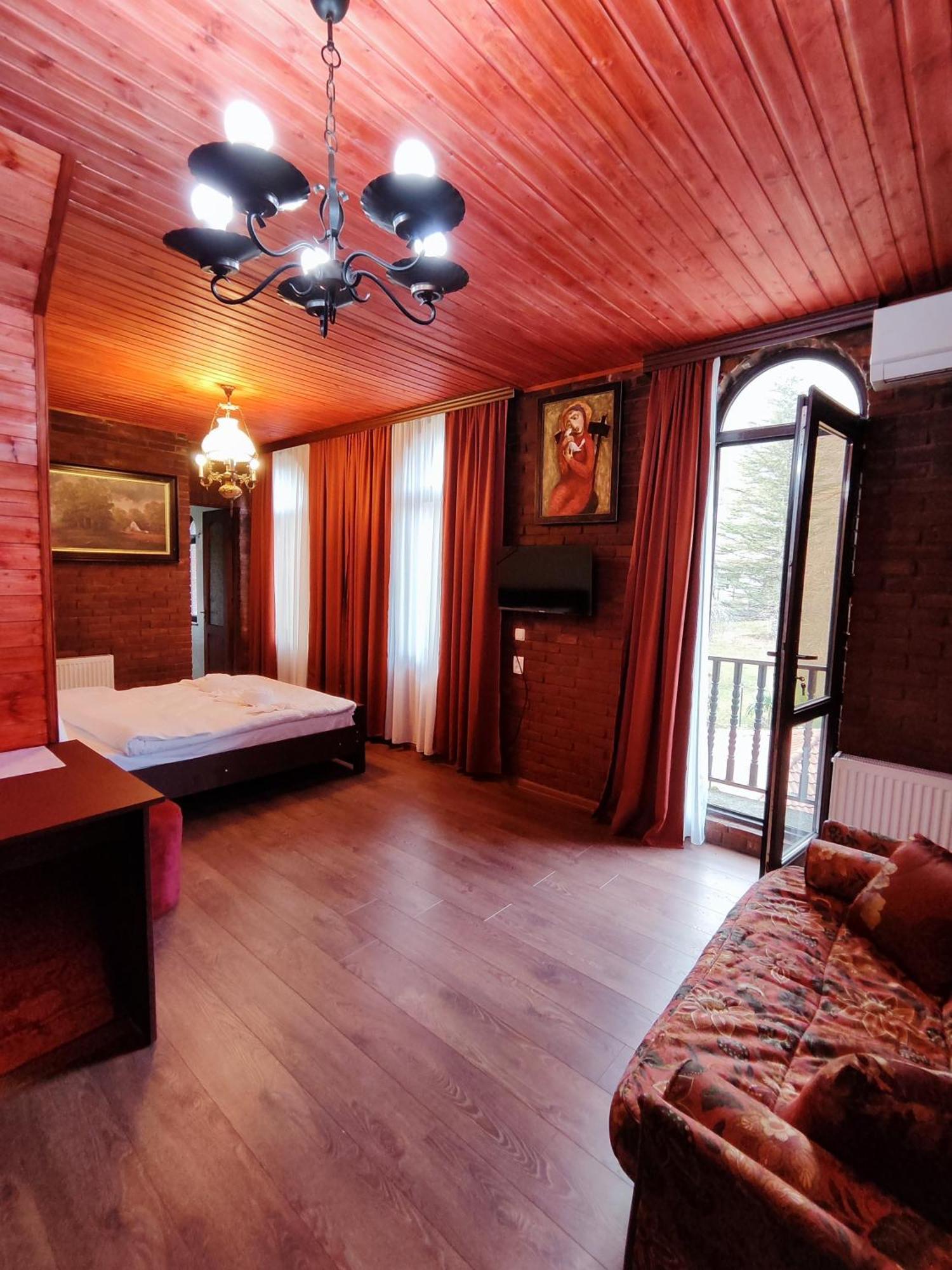 Chateau Chikovani Hotel Gordi Buitenkant foto
