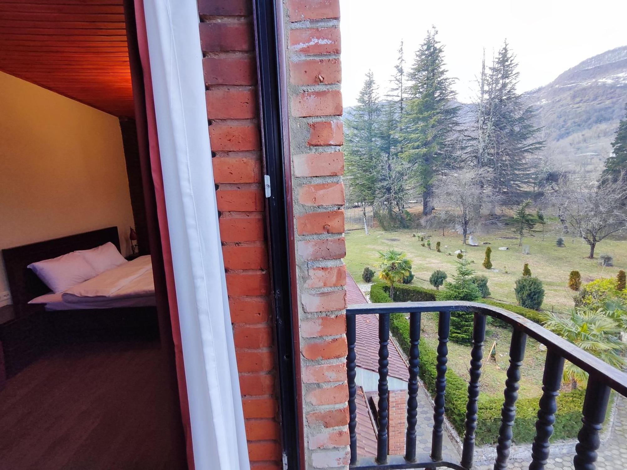 Chateau Chikovani Hotel Gordi Buitenkant foto