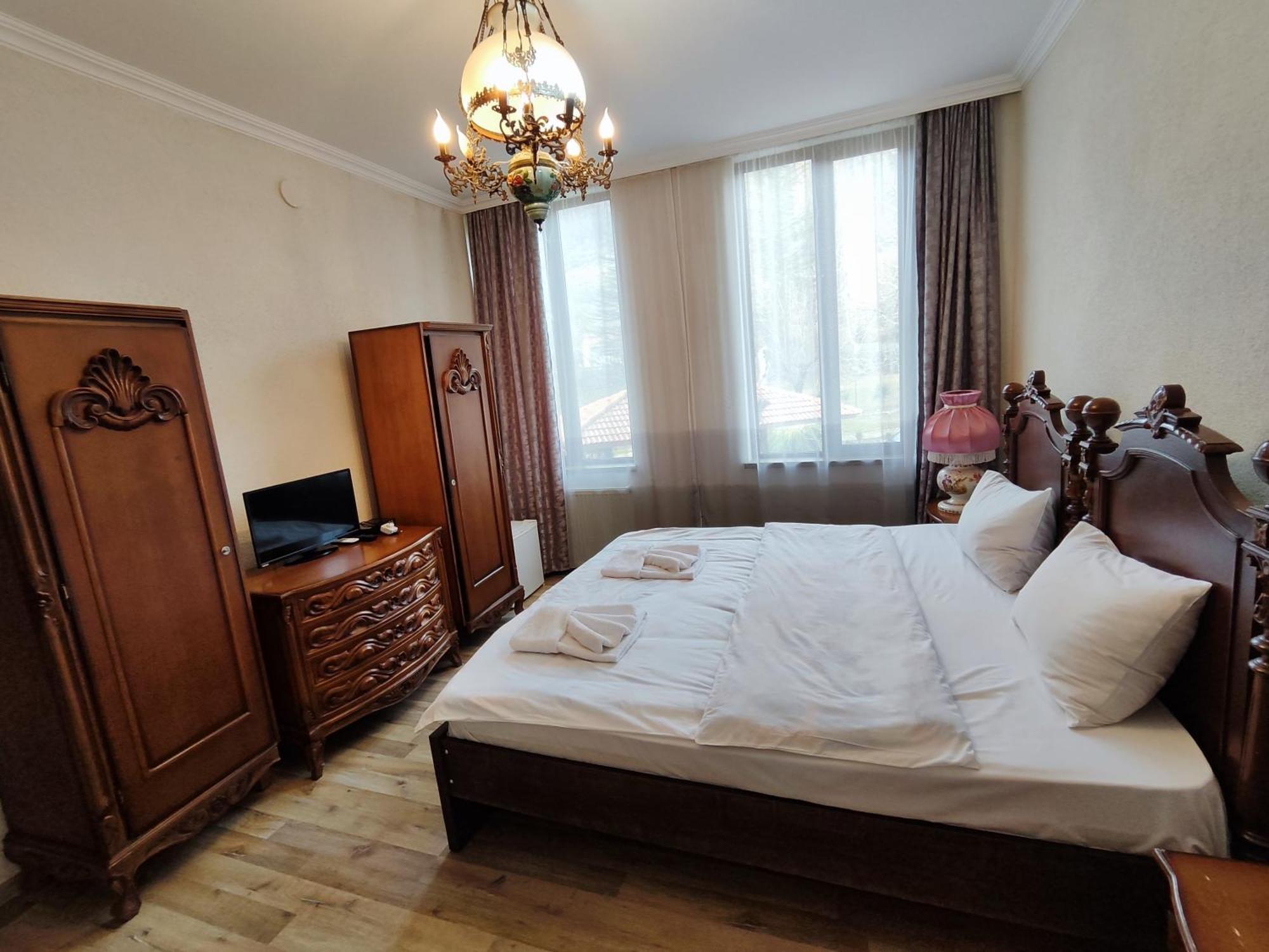 Chateau Chikovani Hotel Gordi Buitenkant foto