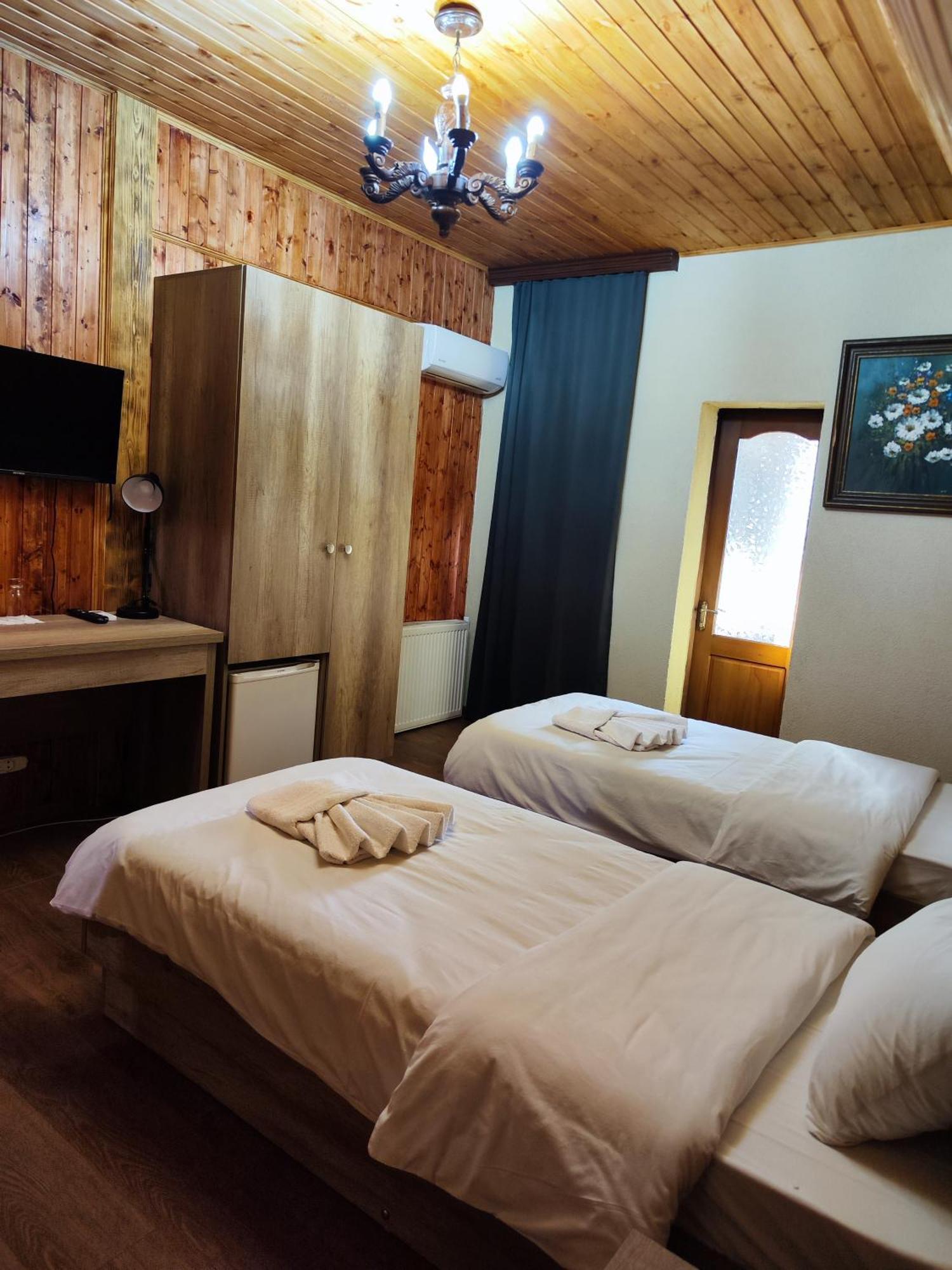 Chateau Chikovani Hotel Gordi Buitenkant foto