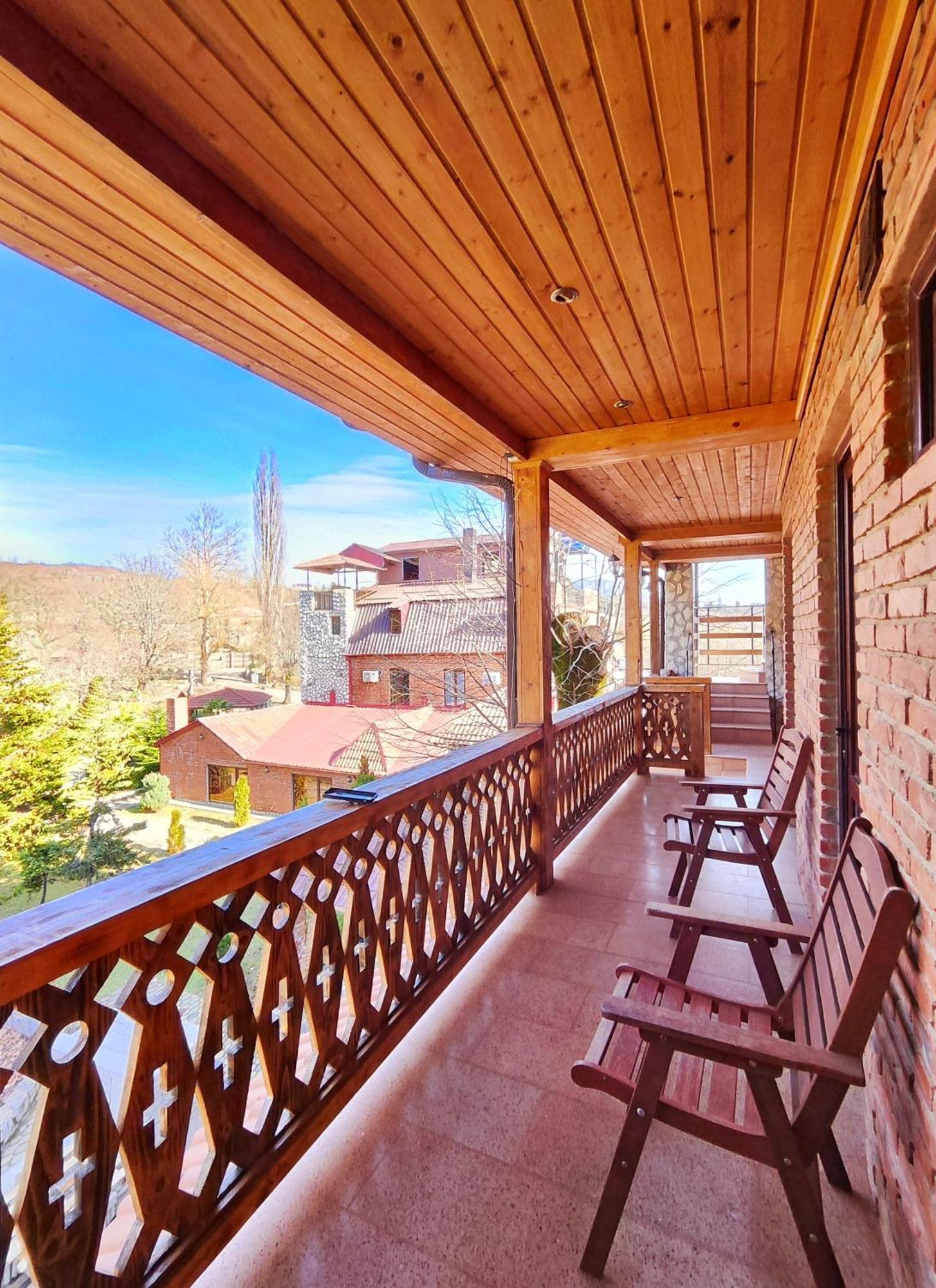 Chateau Chikovani Hotel Gordi Buitenkant foto