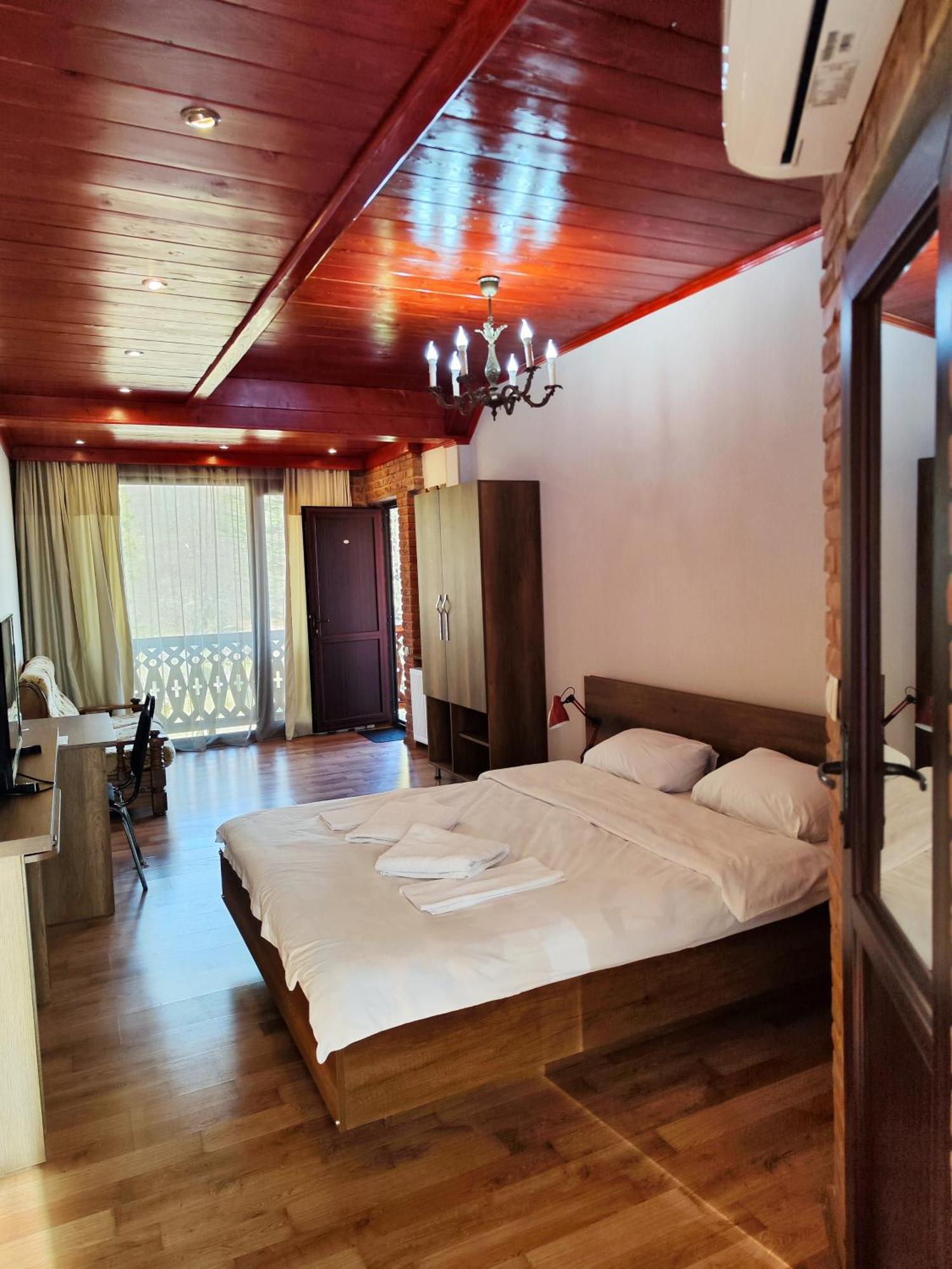 Chateau Chikovani Hotel Gordi Buitenkant foto