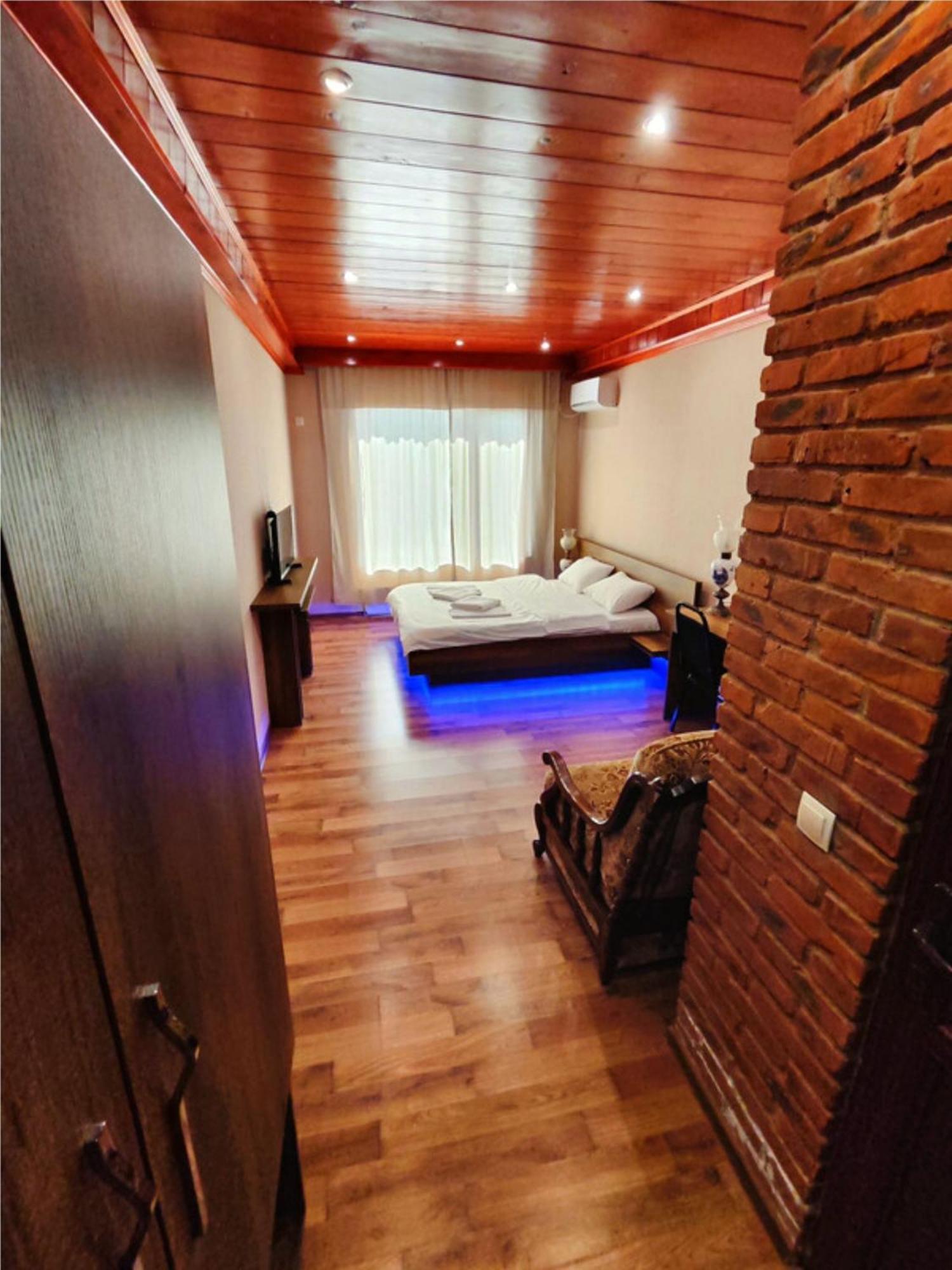 Chateau Chikovani Hotel Gordi Buitenkant foto