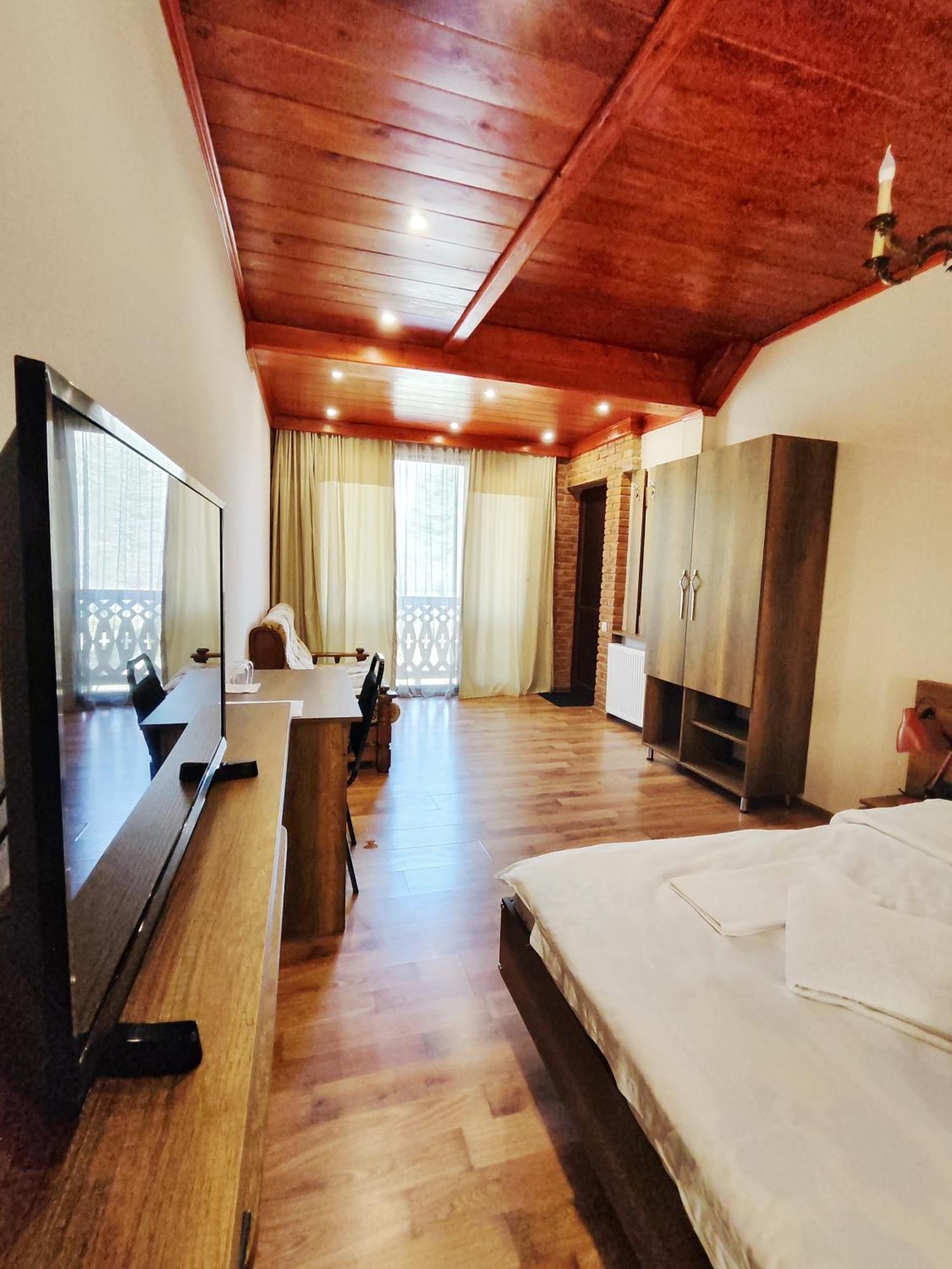 Chateau Chikovani Hotel Gordi Buitenkant foto