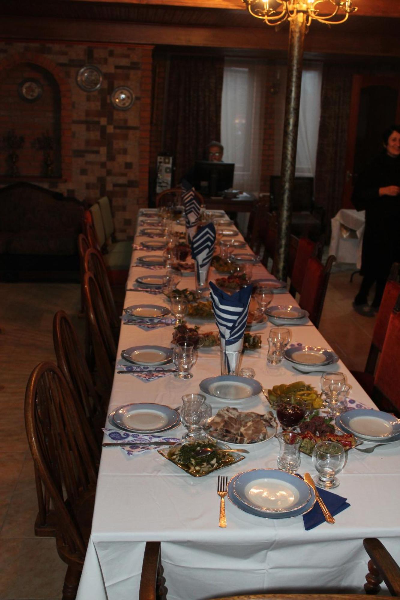 Chateau Chikovani Hotel Gordi Buitenkant foto