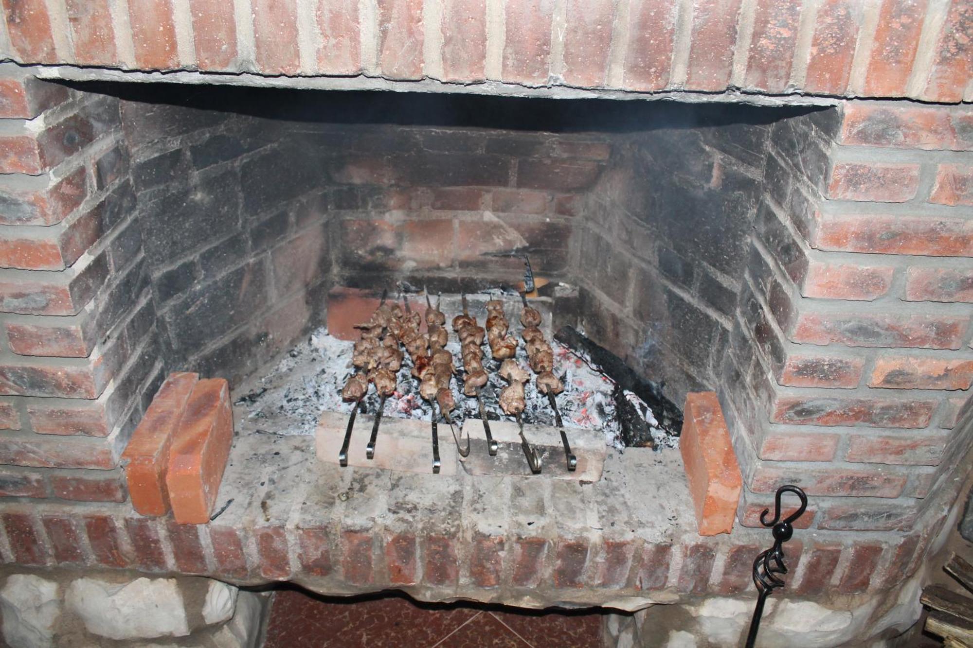 Chateau Chikovani Hotel Gordi Buitenkant foto