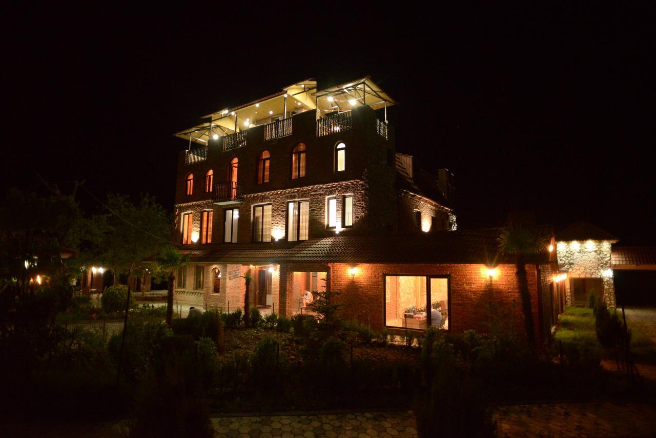 Chateau Chikovani Hotel Gordi Buitenkant foto
