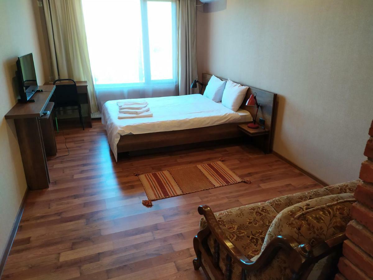 Chateau Chikovani Hotel Gordi Buitenkant foto